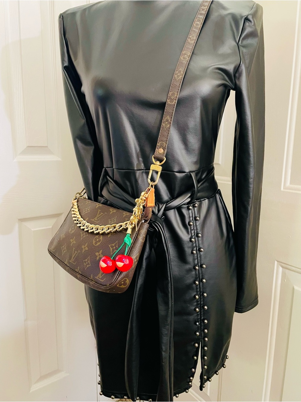 Louis Vuitton Pochette Monogram Leather Shoulder Bag
